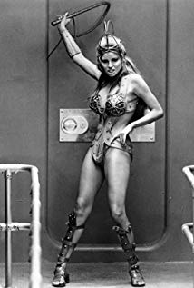 How tall is Raquel Welch?